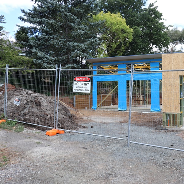 do you deliver and set up temporary fencing and what's the cost for this in Glenford